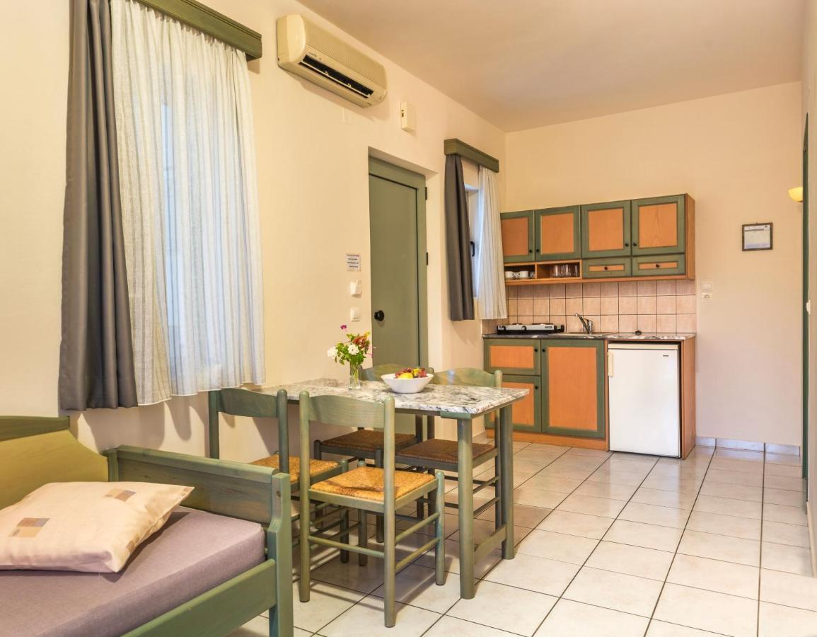 קאטו דרטסו Lotus Hotel Apartments מראה חיצוני תמונה
