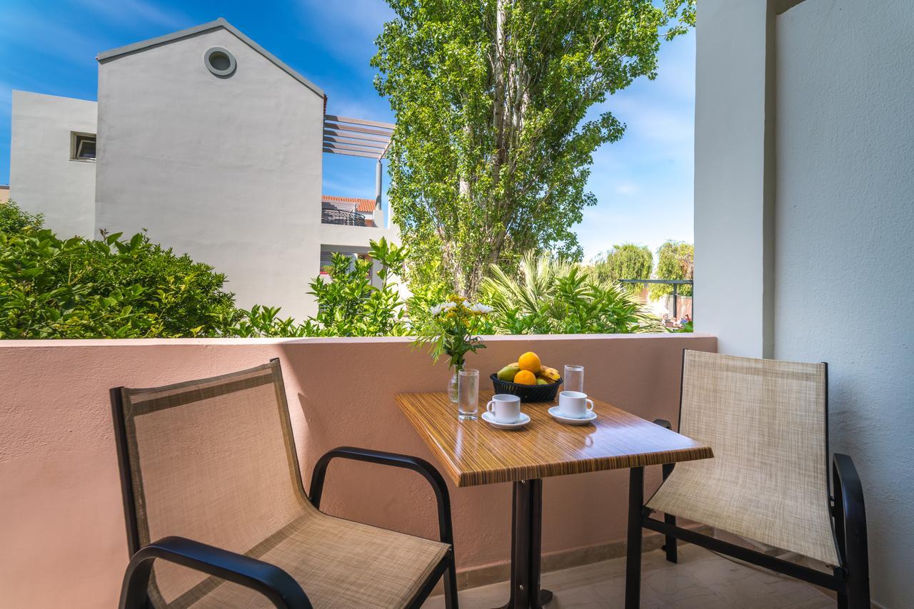 קאטו דרטסו Lotus Hotel Apartments מראה חיצוני תמונה