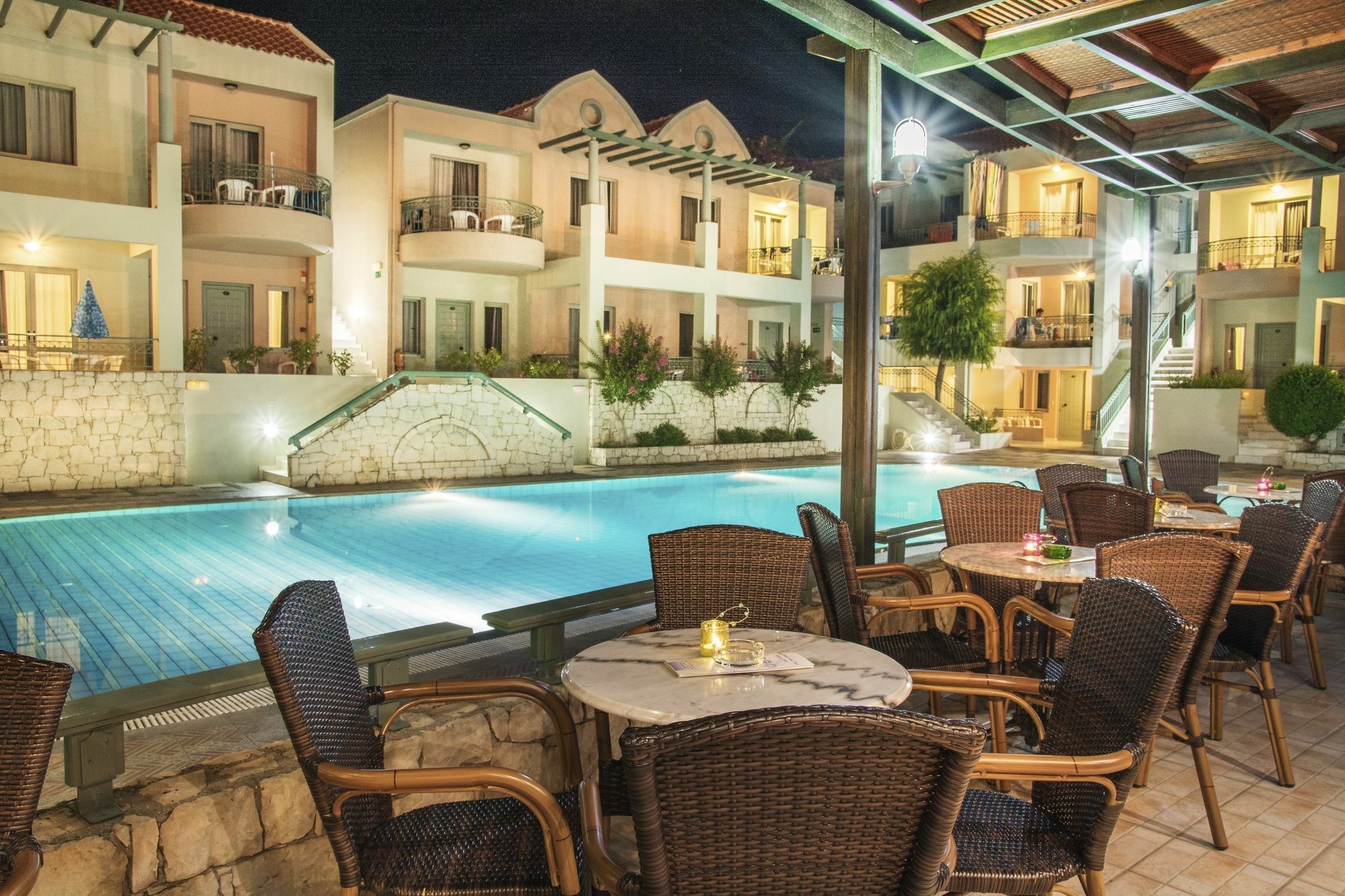 קאטו דרטסו Lotus Hotel Apartments מראה חיצוני תמונה