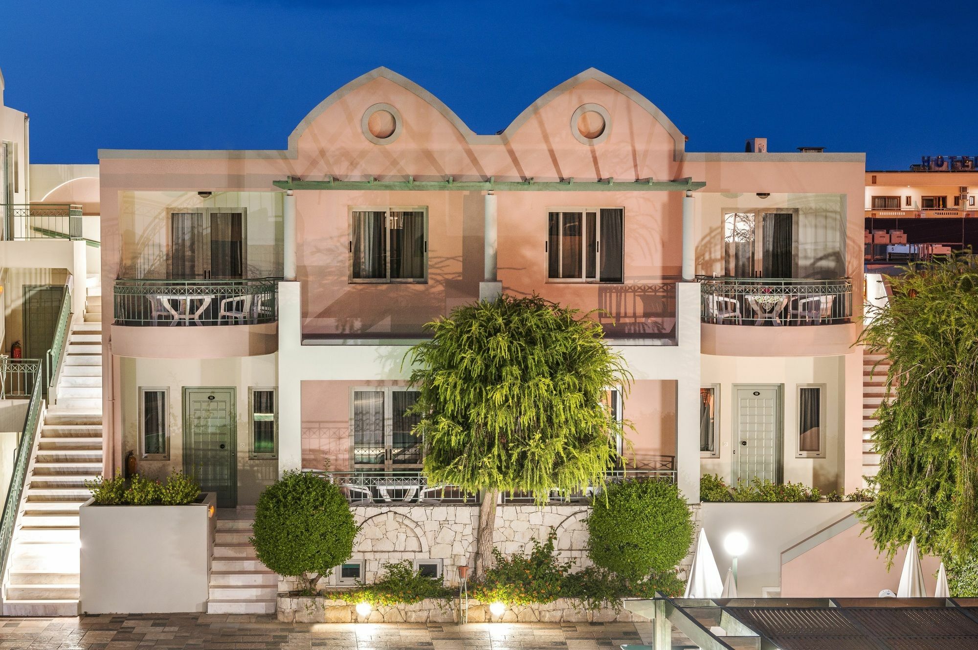 קאטו דרטסו Lotus Hotel Apartments מראה חיצוני תמונה