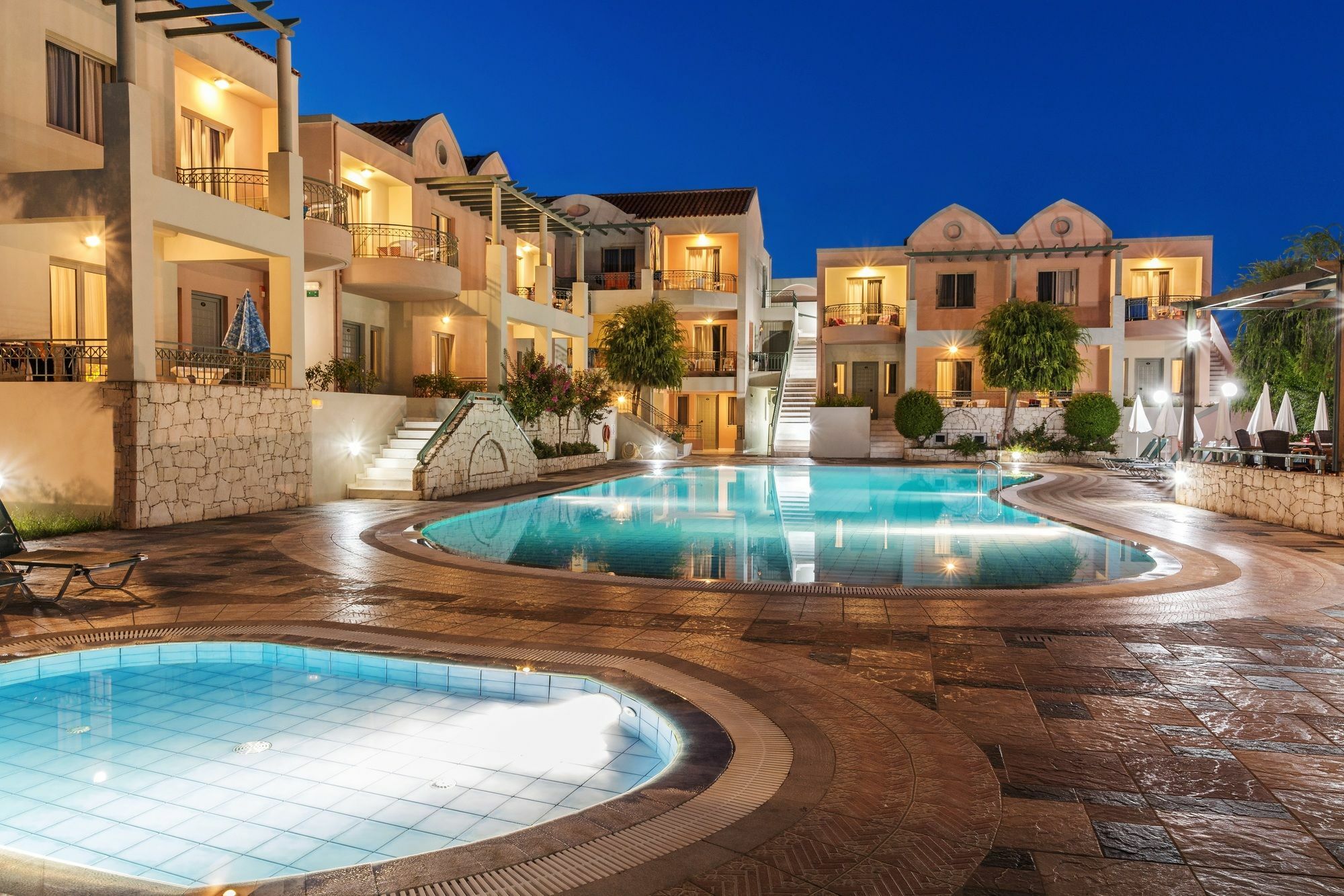 קאטו דרטסו Lotus Hotel Apartments מראה חיצוני תמונה