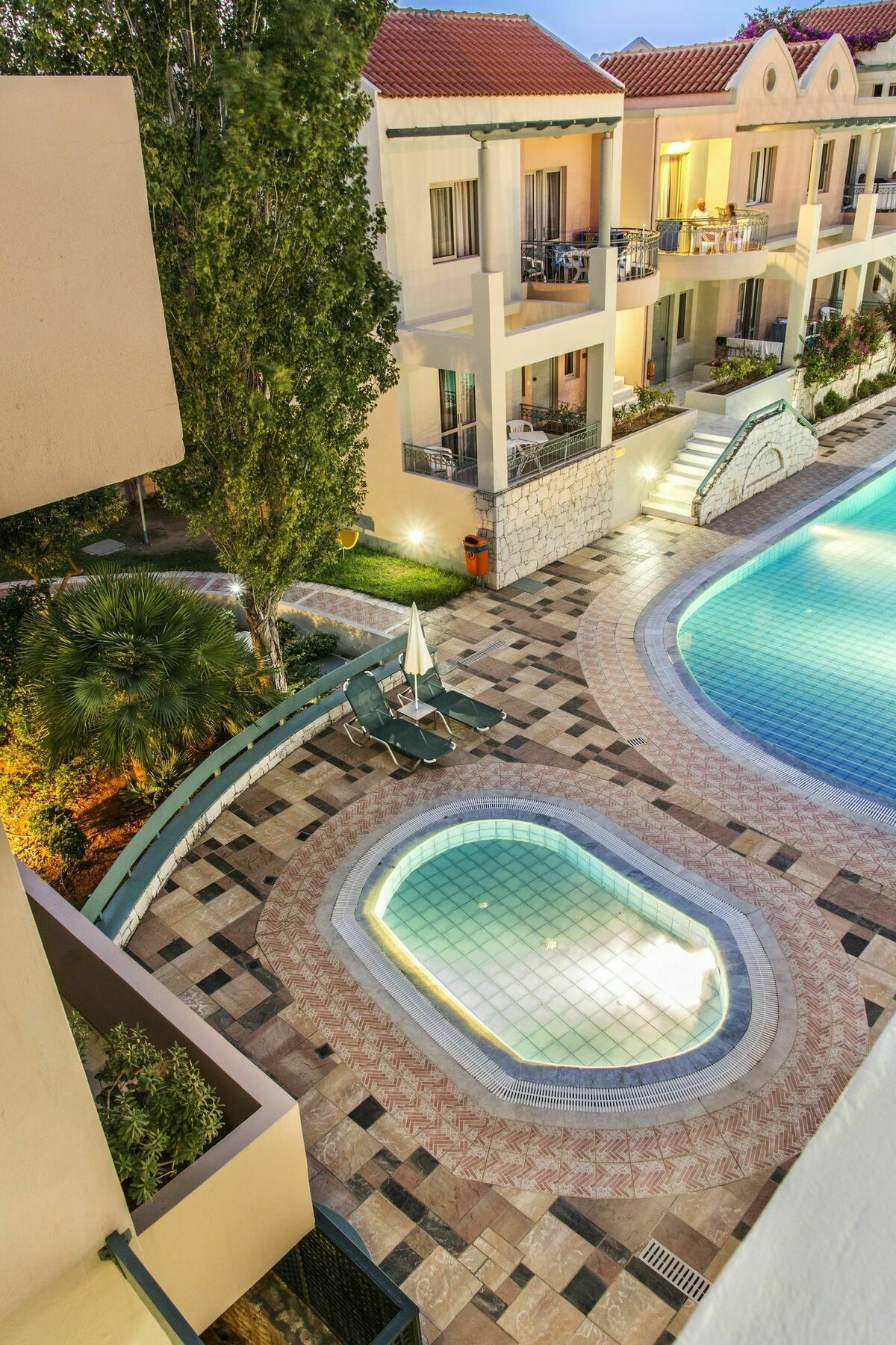 קאטו דרטסו Lotus Hotel Apartments מראה חיצוני תמונה