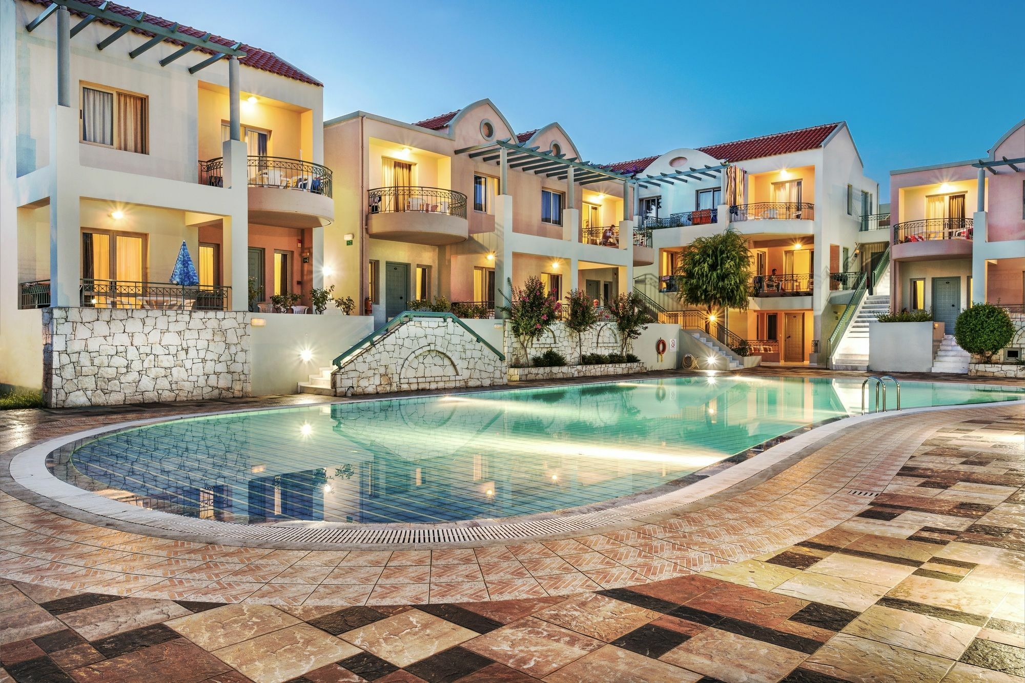 קאטו דרטסו Lotus Hotel Apartments מראה חיצוני תמונה