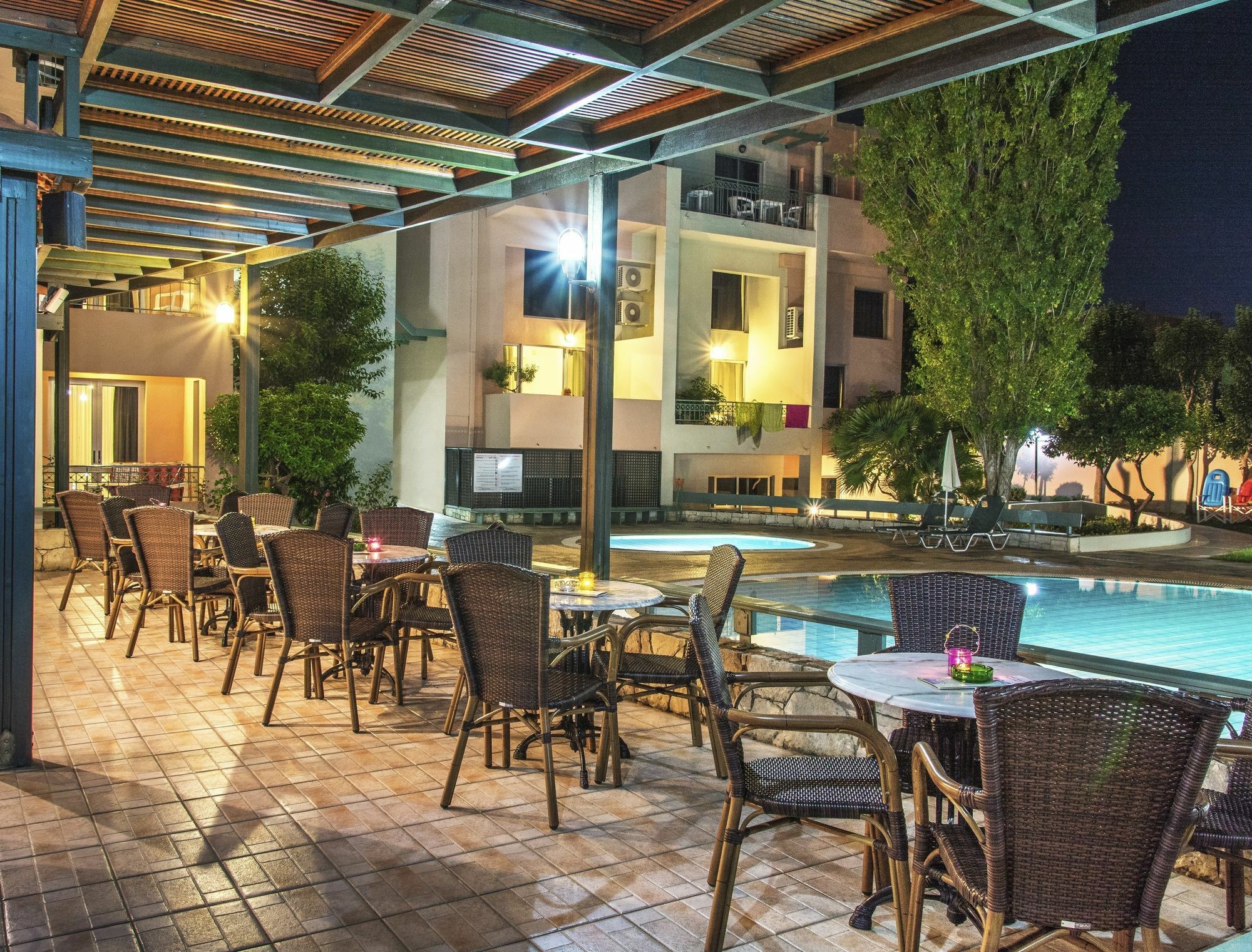 קאטו דרטסו Lotus Hotel Apartments מראה חיצוני תמונה